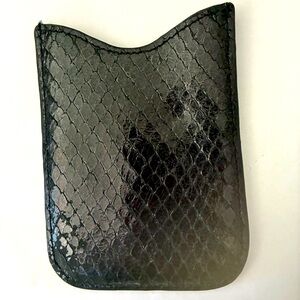Henri Bendel Black leather snakeskin patern Pouch